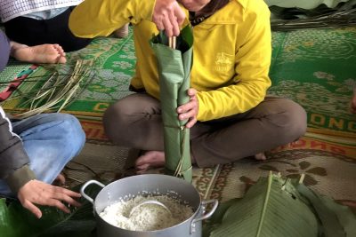 Hoạt động trải nghiệm “Gói bánh chưng xanh” năm 2023